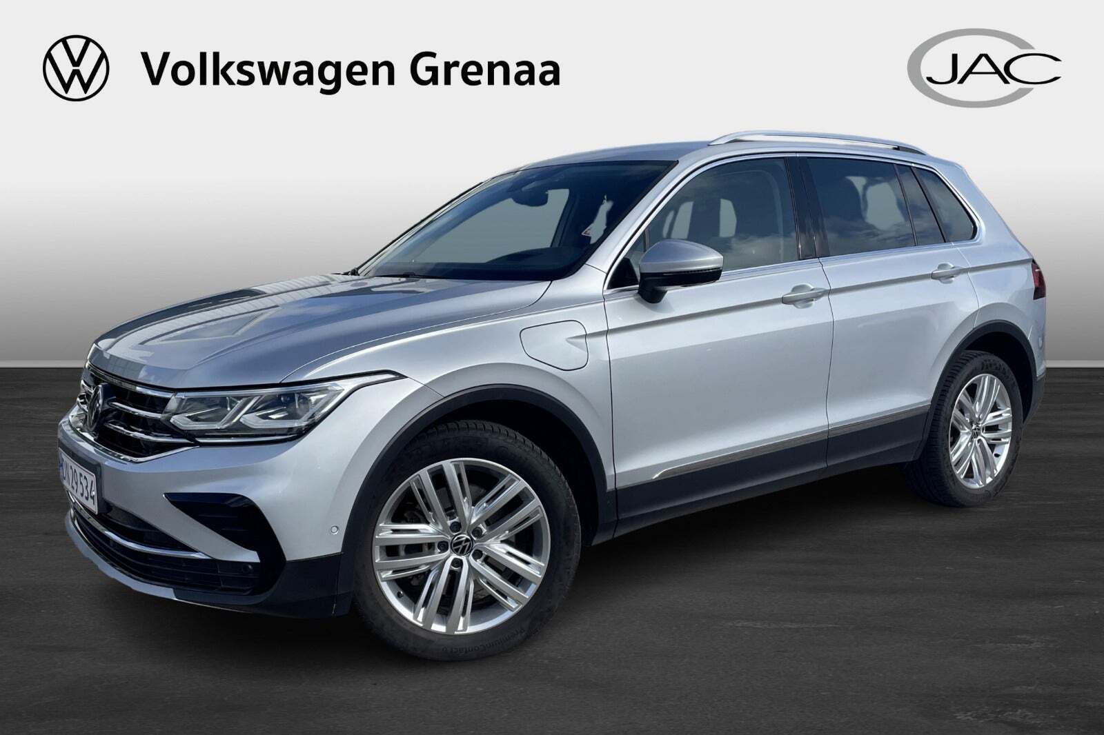 Sølv VW Tiguan fra 2023