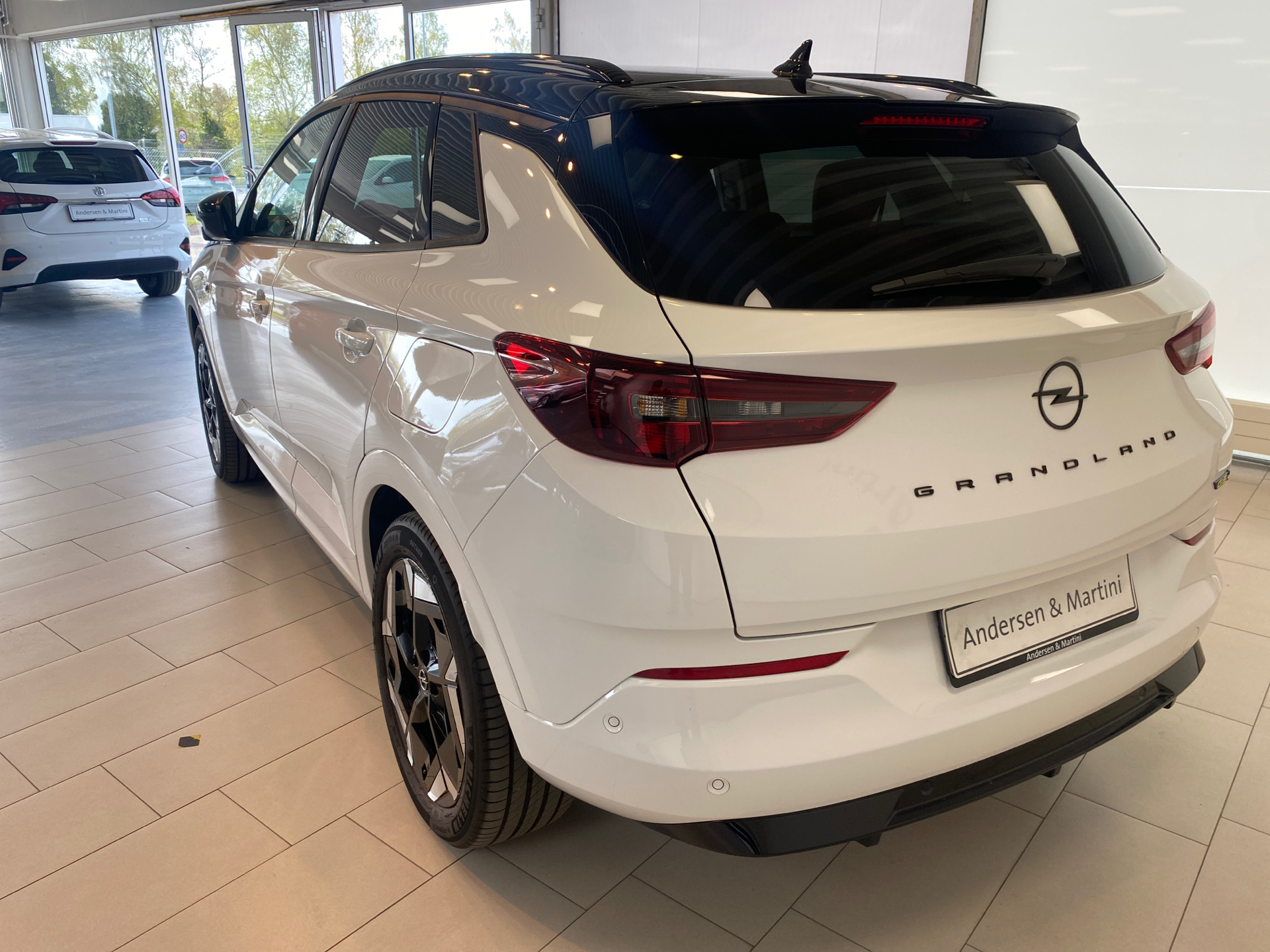 Hvid Opel Grandland fra 2023