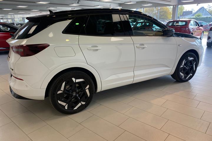 Hvid Opel Grandland fra 2023