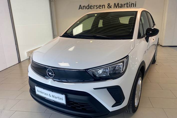 Hvid Opel Crossland fra 2022 set udefra