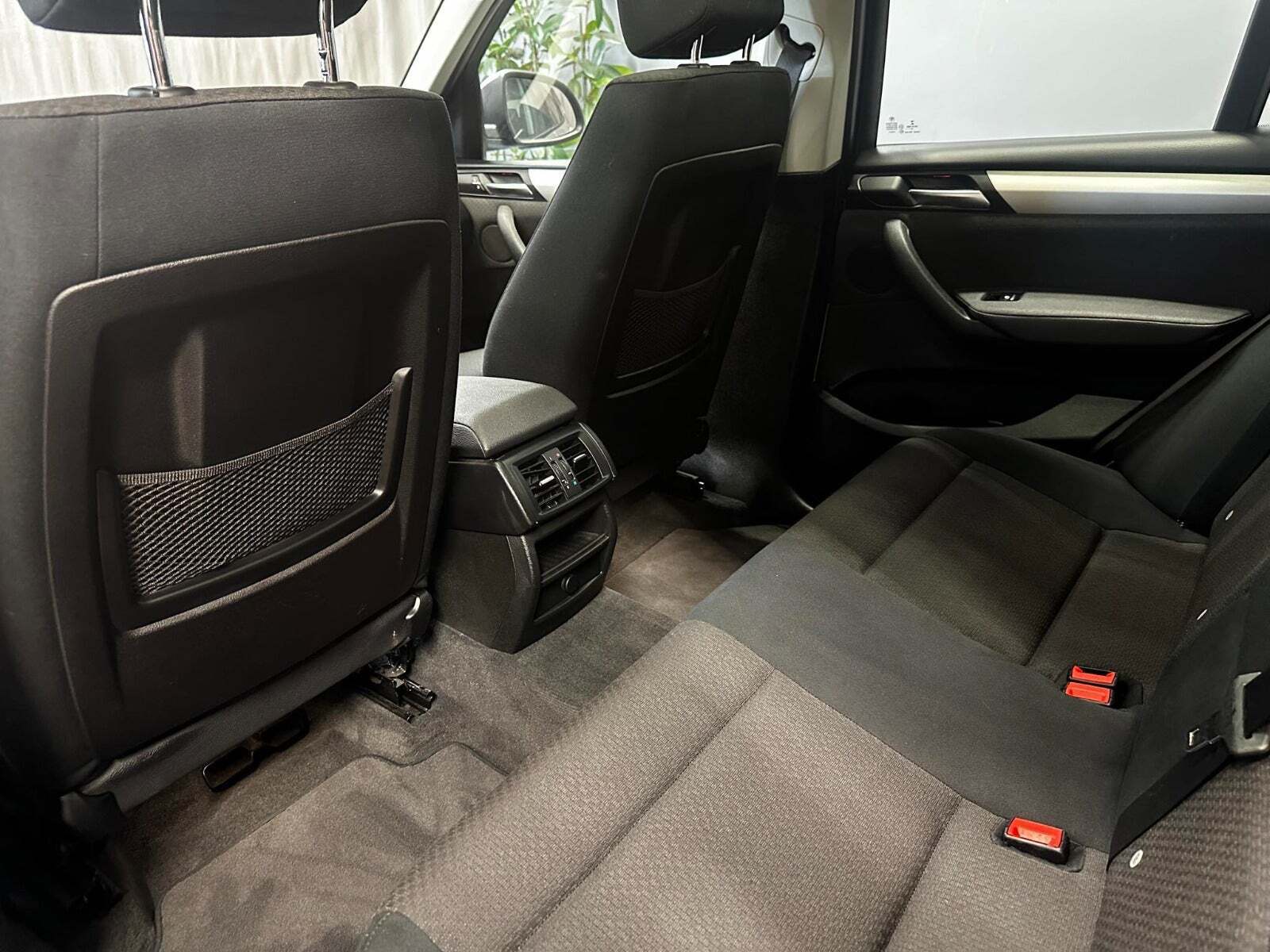 Sølv BMW X3 fra 2016