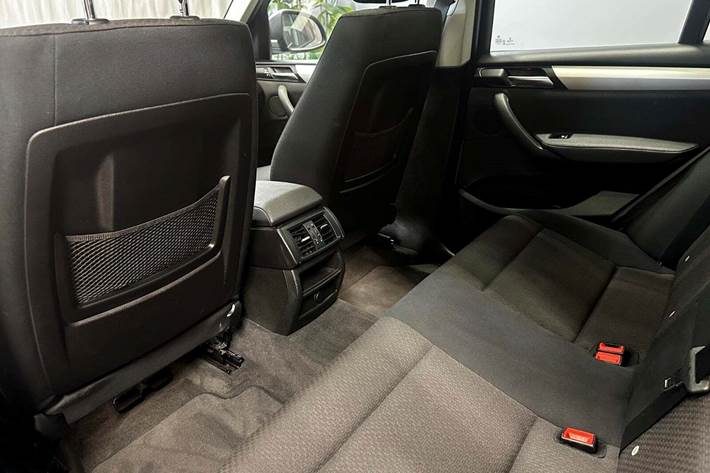 Sølv BMW X3 fra 2016