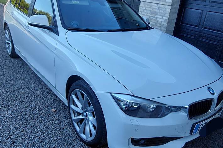 Hvid BMW 3-Serie fra 2015