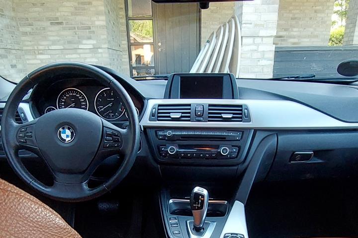Hvid BMW 3-Serie fra 2015