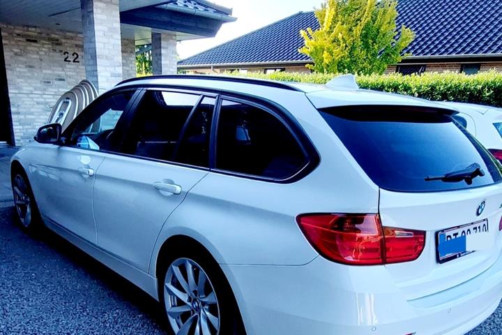 Hvid BMW 3-Serie fra 2015