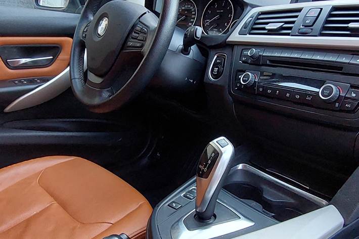 Hvid BMW 3-Serie fra 2015