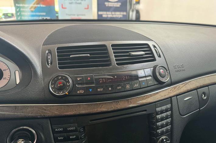 Sølv Mercedes E220 fra 2008