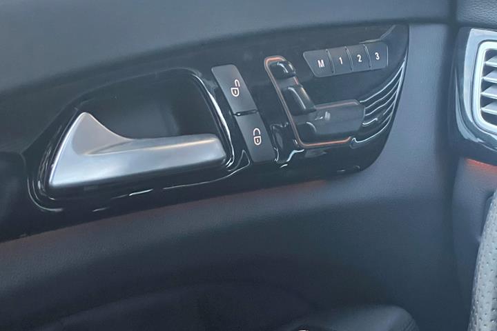 Hvid Mercedes CLS220 fra 2013