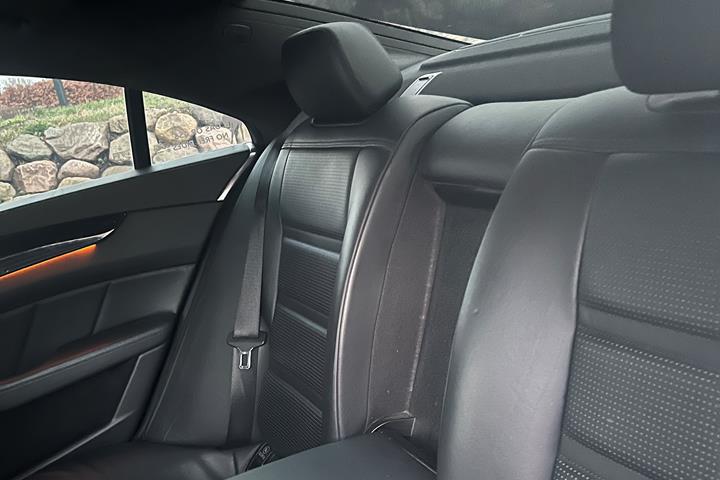 Hvid Mercedes CLS220 fra 2013