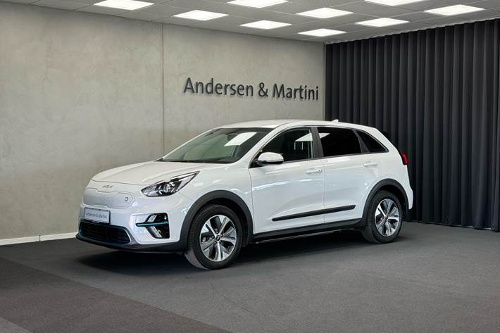 Hvid Kia e-Niro fra 2022 set udefra