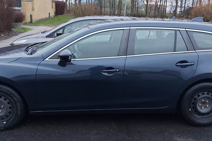 Blå Mazda 6 fra 2015
