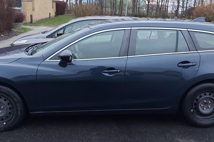 Blå Mazda 6 fra 2015