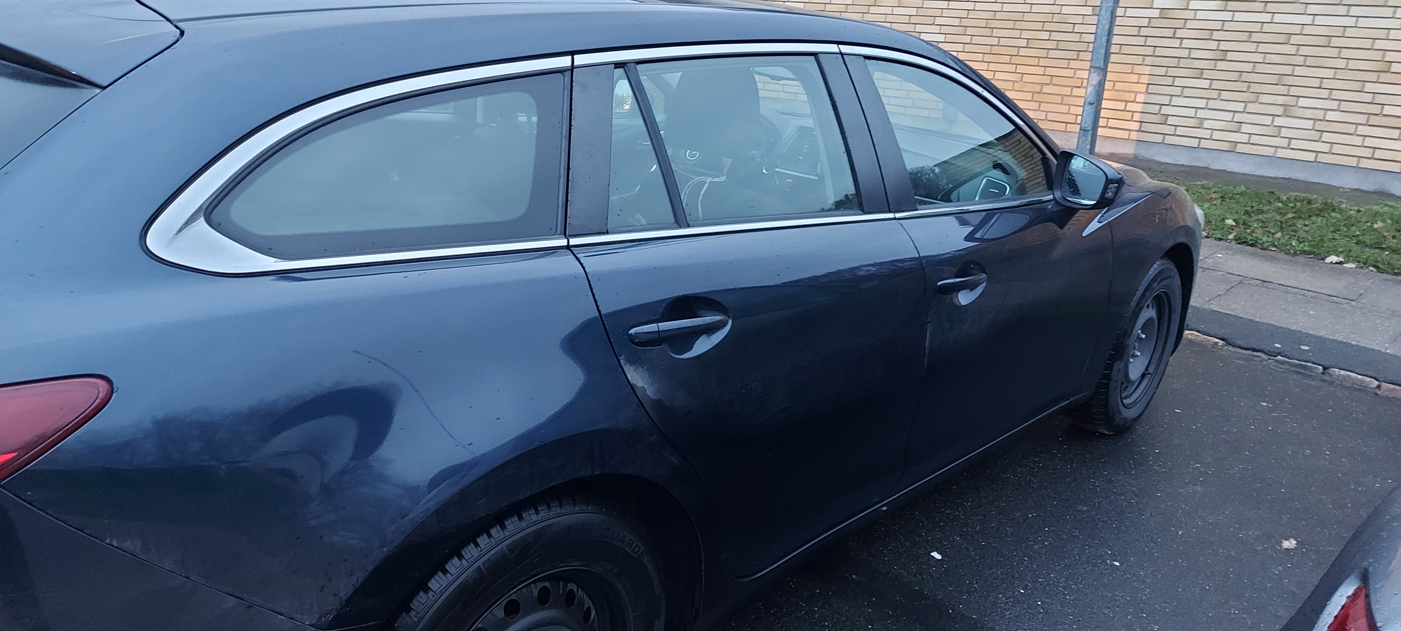 Blå Mazda 6 fra 2015