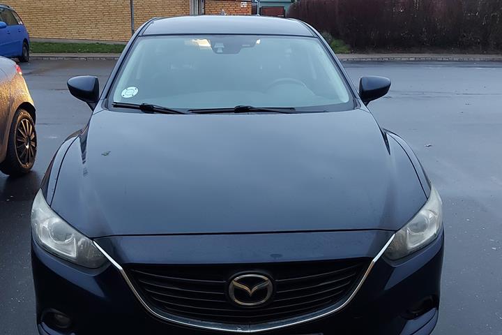 Blå Mazda 6 fra 2015