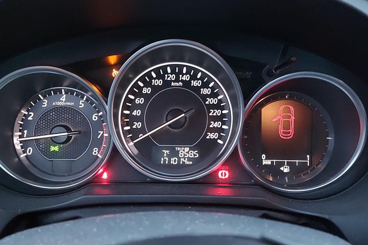 Blå Mazda 6 fra 2015