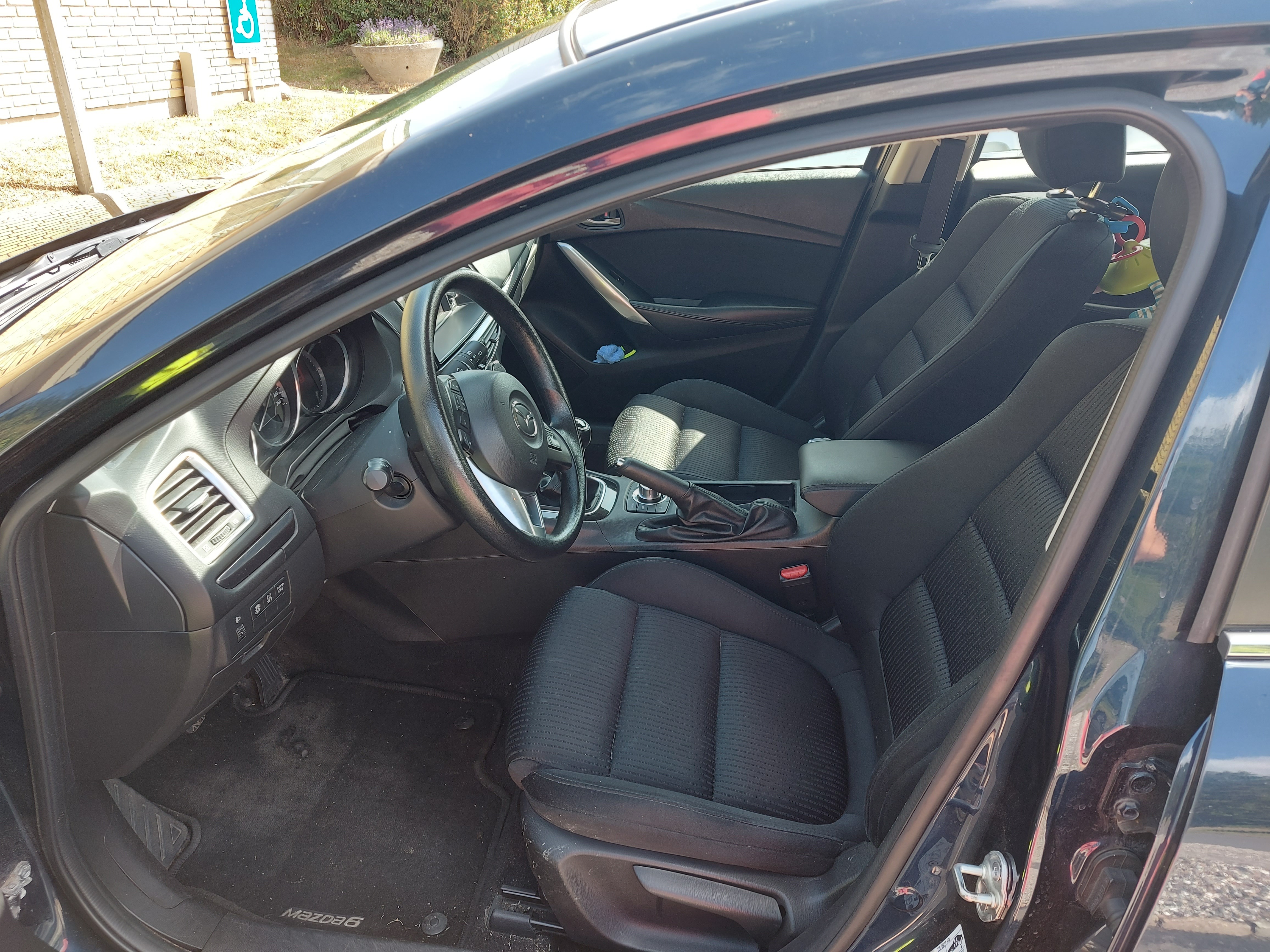 Blå Mazda 6 fra 2015