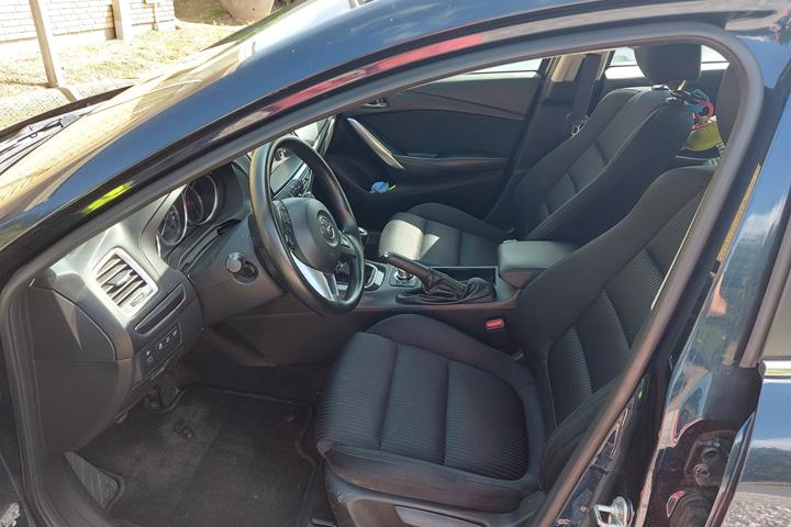 Blå Mazda 6 fra 2015