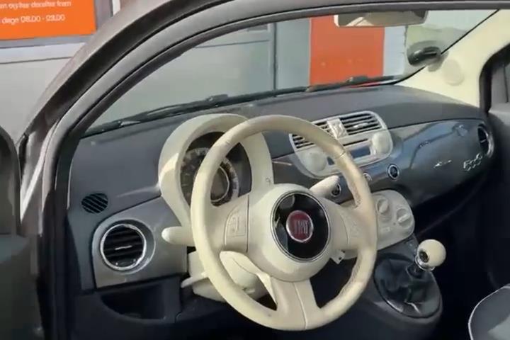 Grå Fiat 500C fra 2012