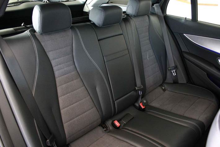 Sort Mercedes E220 d fra 2017