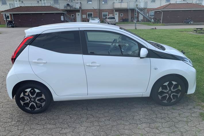 Hvid Toyota Aygo fra 2021
