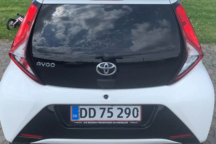 Hvid Toyota Aygo fra 2021