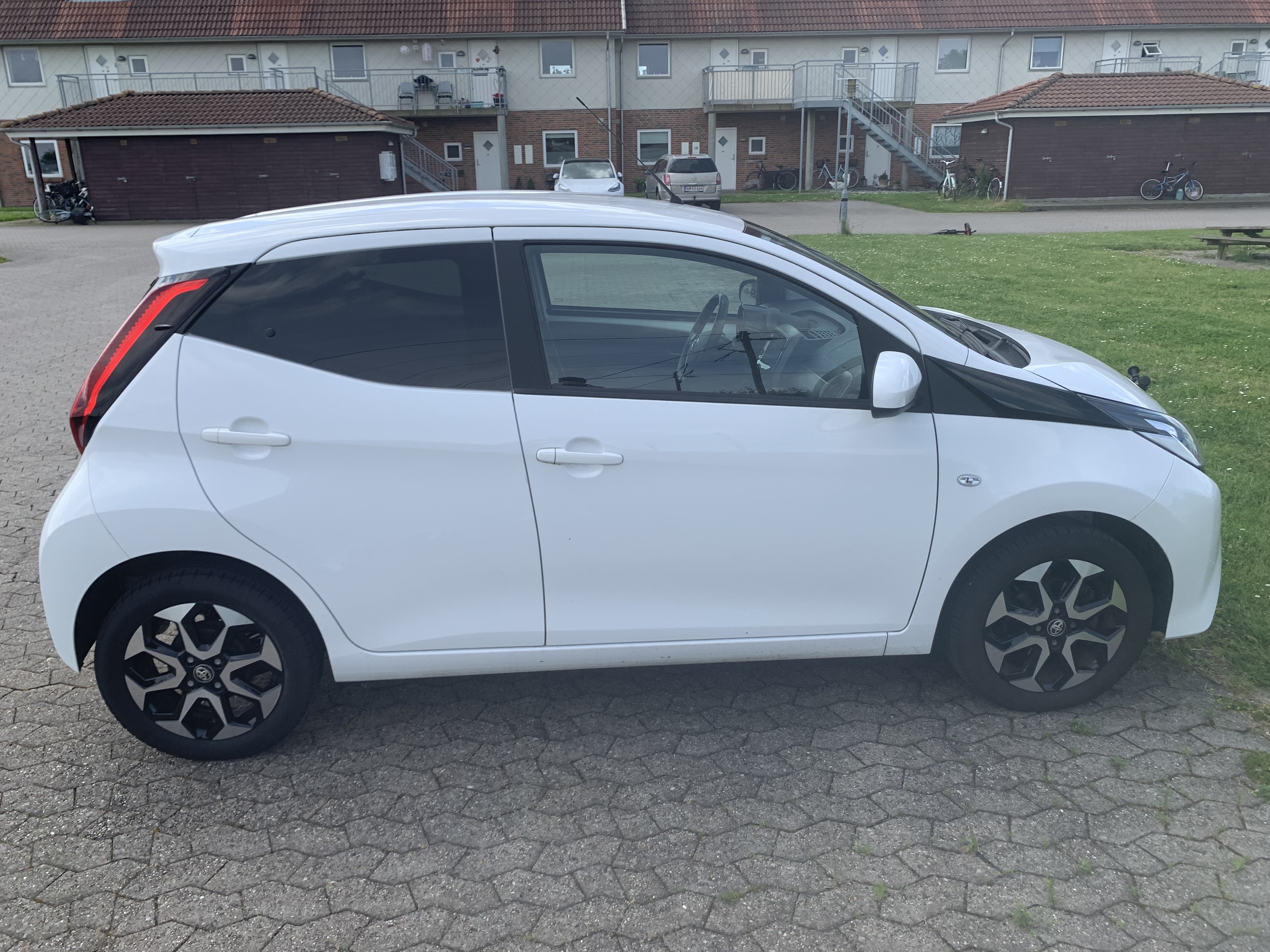Hvid Toyota Aygo fra 2021