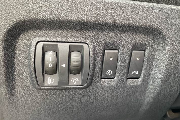 Grå Renault Captur fra 2016