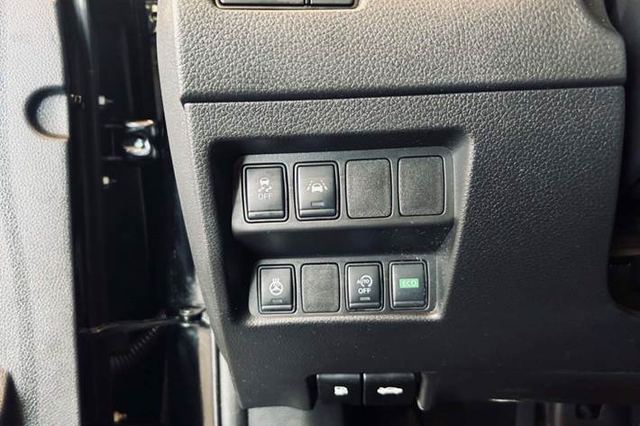 Blå Nissan X-Trail fra 2020