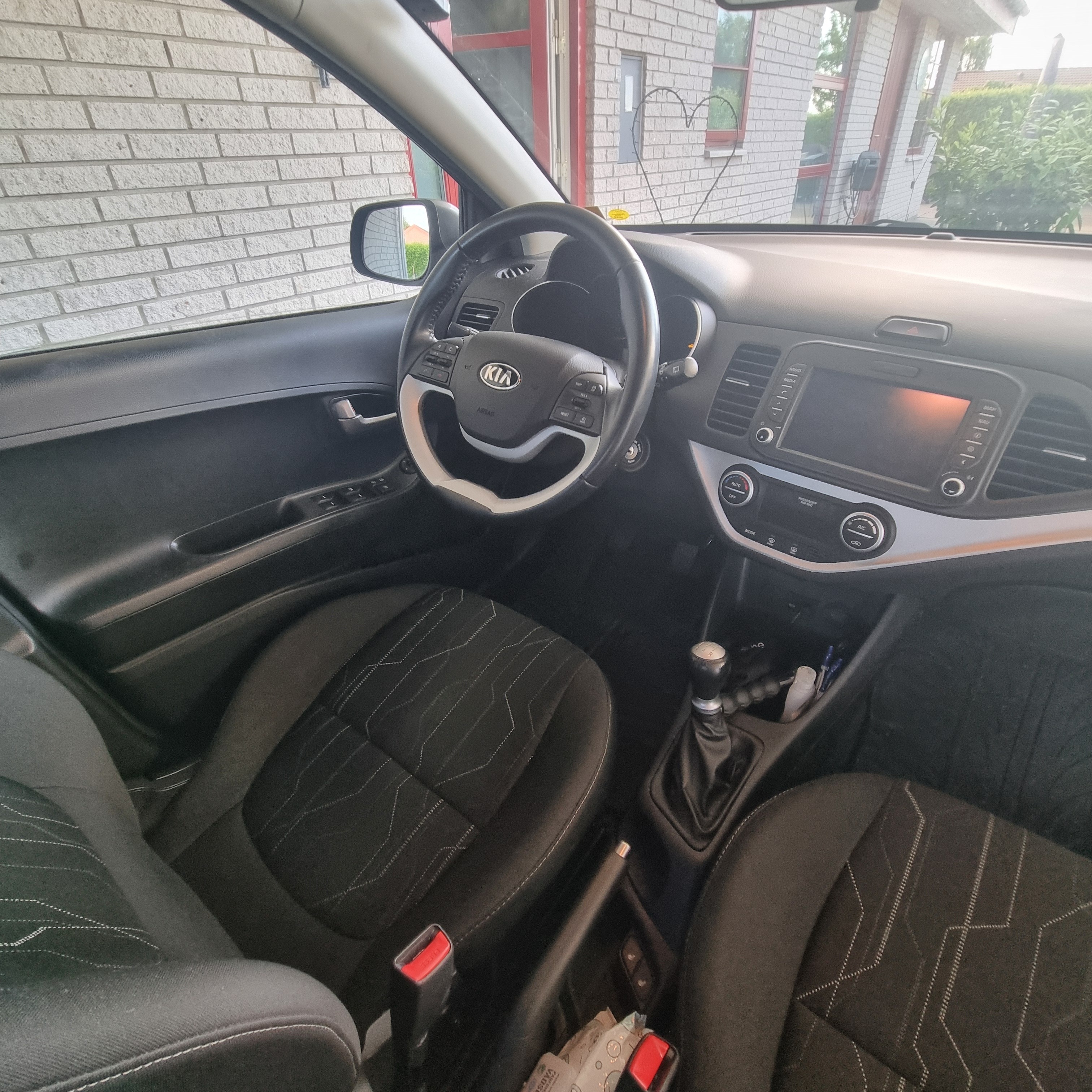 Grå Kia Picanto fra 2016