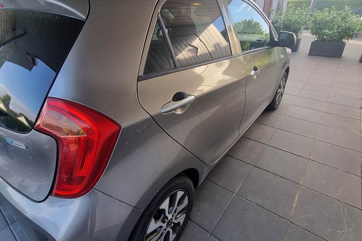 Grå Kia Picanto fra 2016