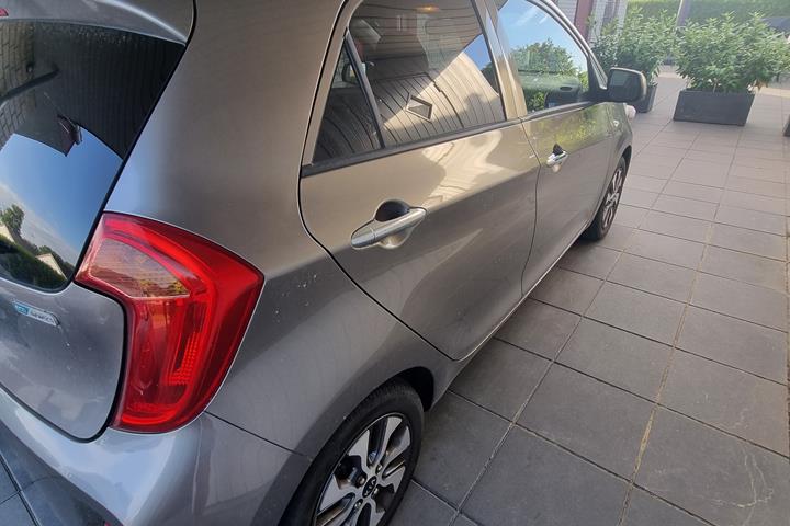 Grå Kia Picanto fra 2016
