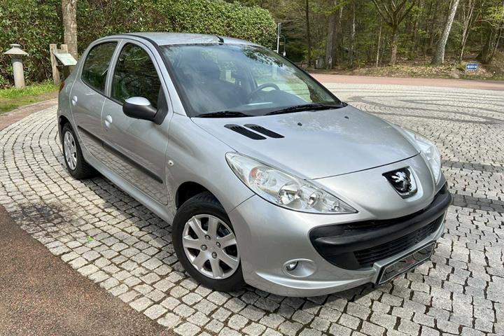 Sølv Peugeot 206+ fra 2010