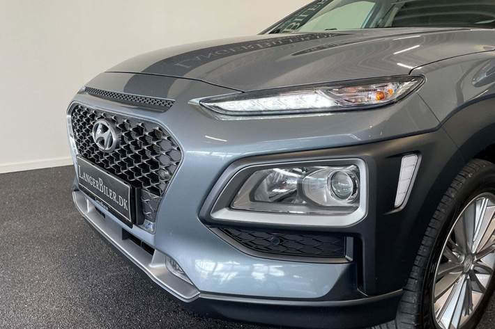 Grå Hyundai Kona fra 2021