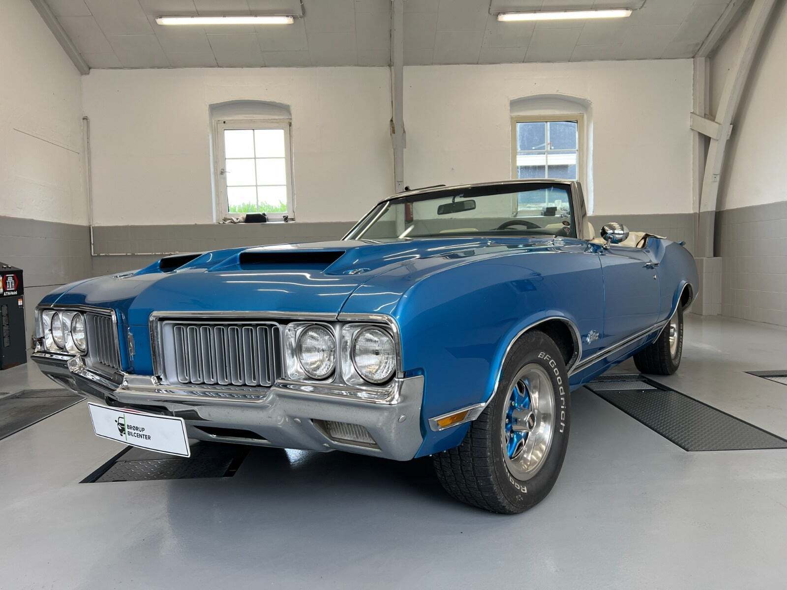 Blå Oldsmobile Cutlass fra 1970 set udefra