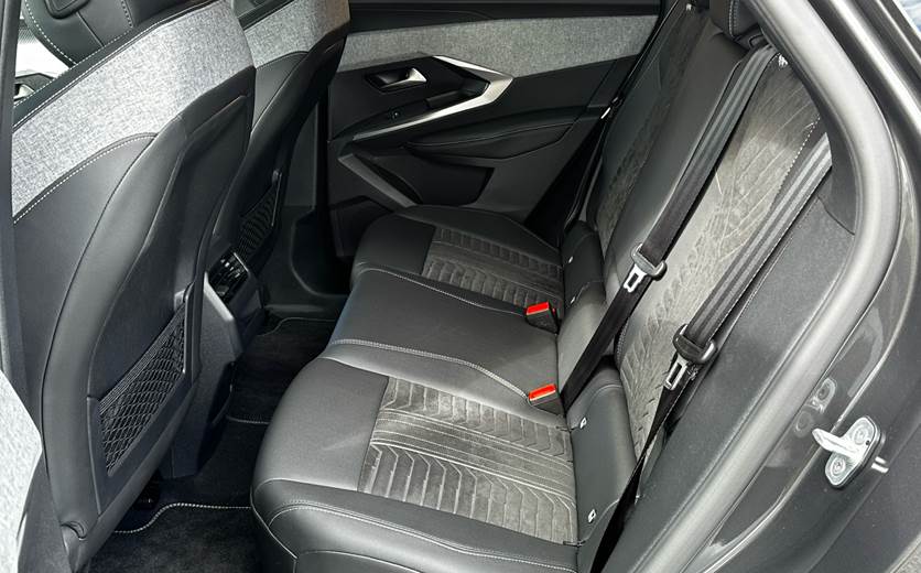 Peugeot e-3008
