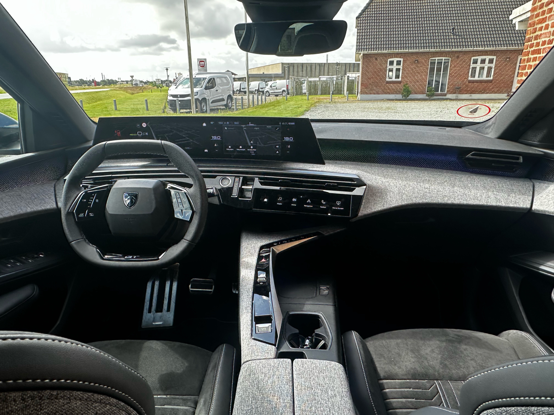Peugeot e-3008