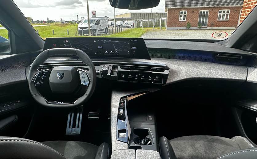 Peugeot e-3008