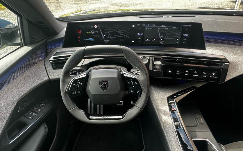 Peugeot e-3008
