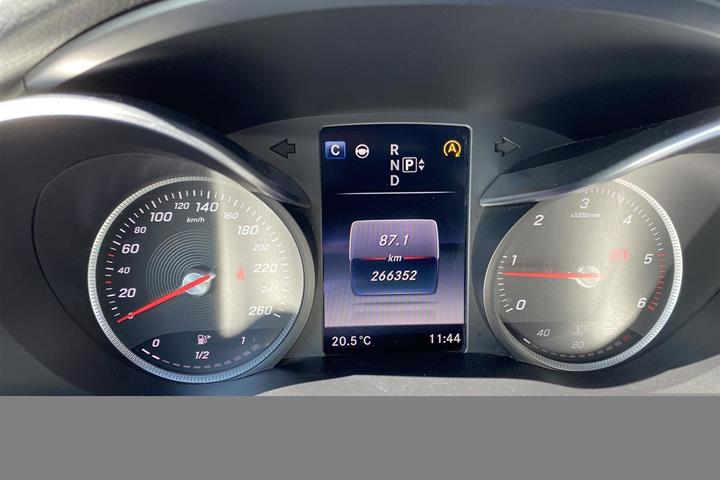 Hvid Mercedes C220 d fra 2015