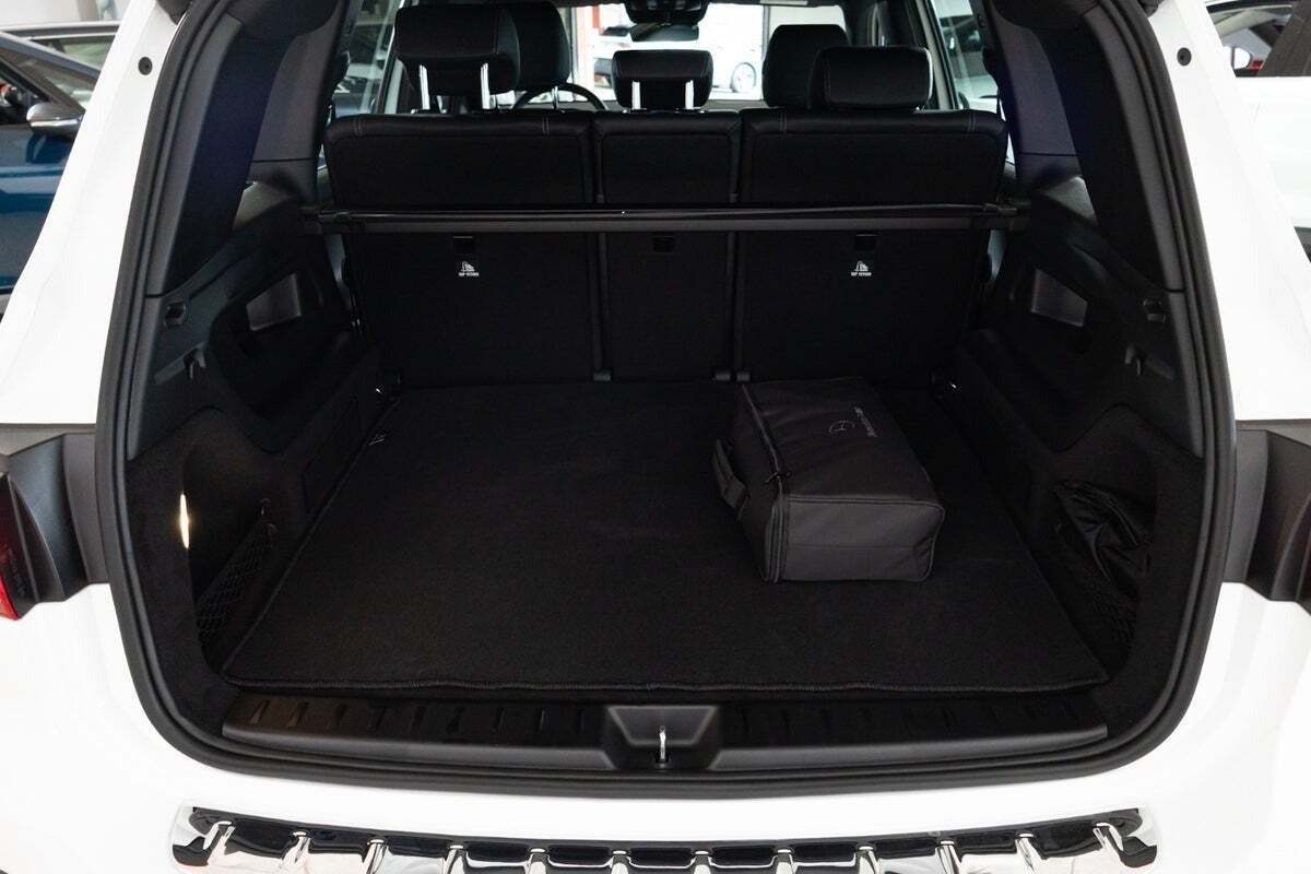 Hvid Mercedes EQB300 fra 2022