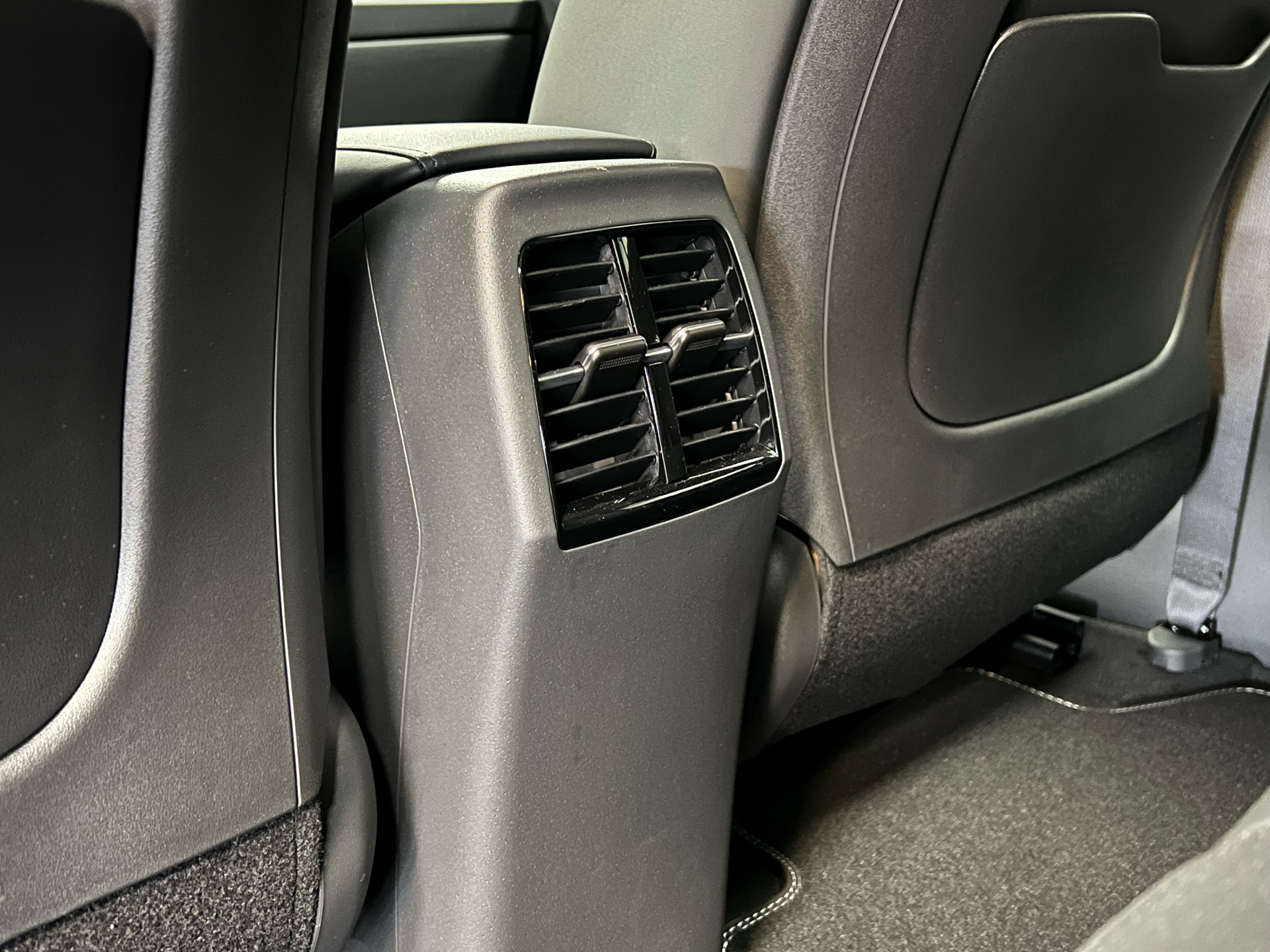 Grå Kia Niro EV fra 2024