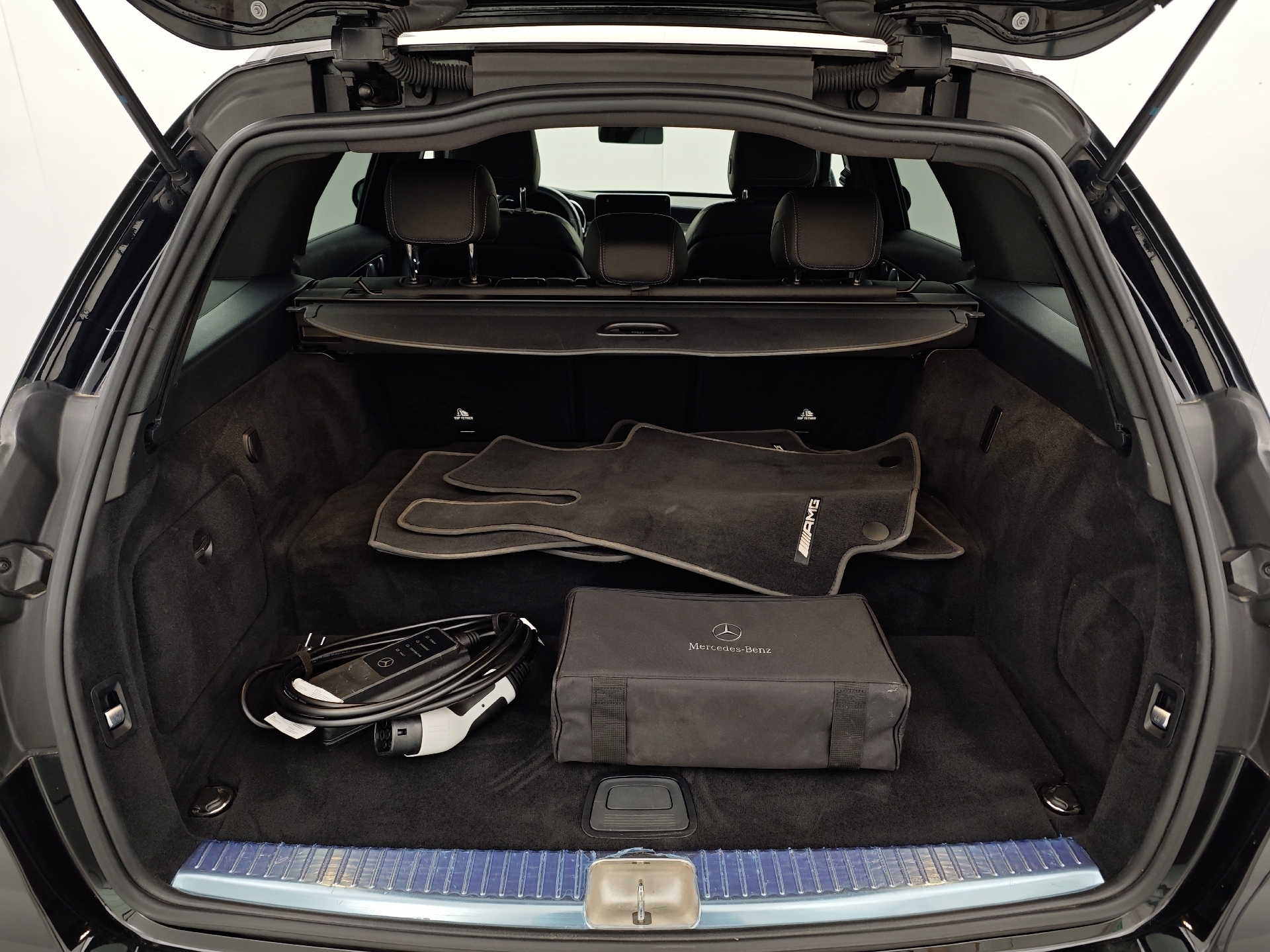 Sort Mercedes C300 de fra 2021