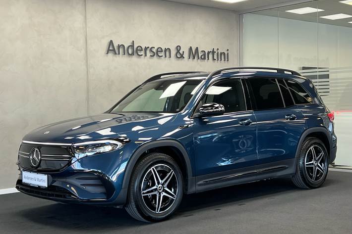 Blå Mercedes EQB 250 fra 2022 set udefra