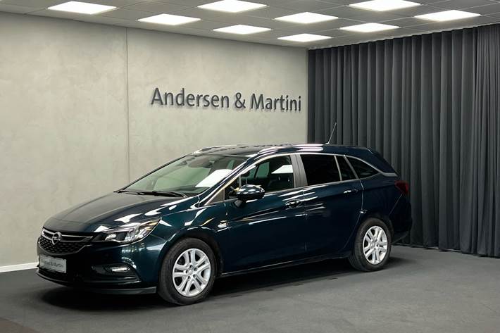 Blå Opel Astra fra 2019