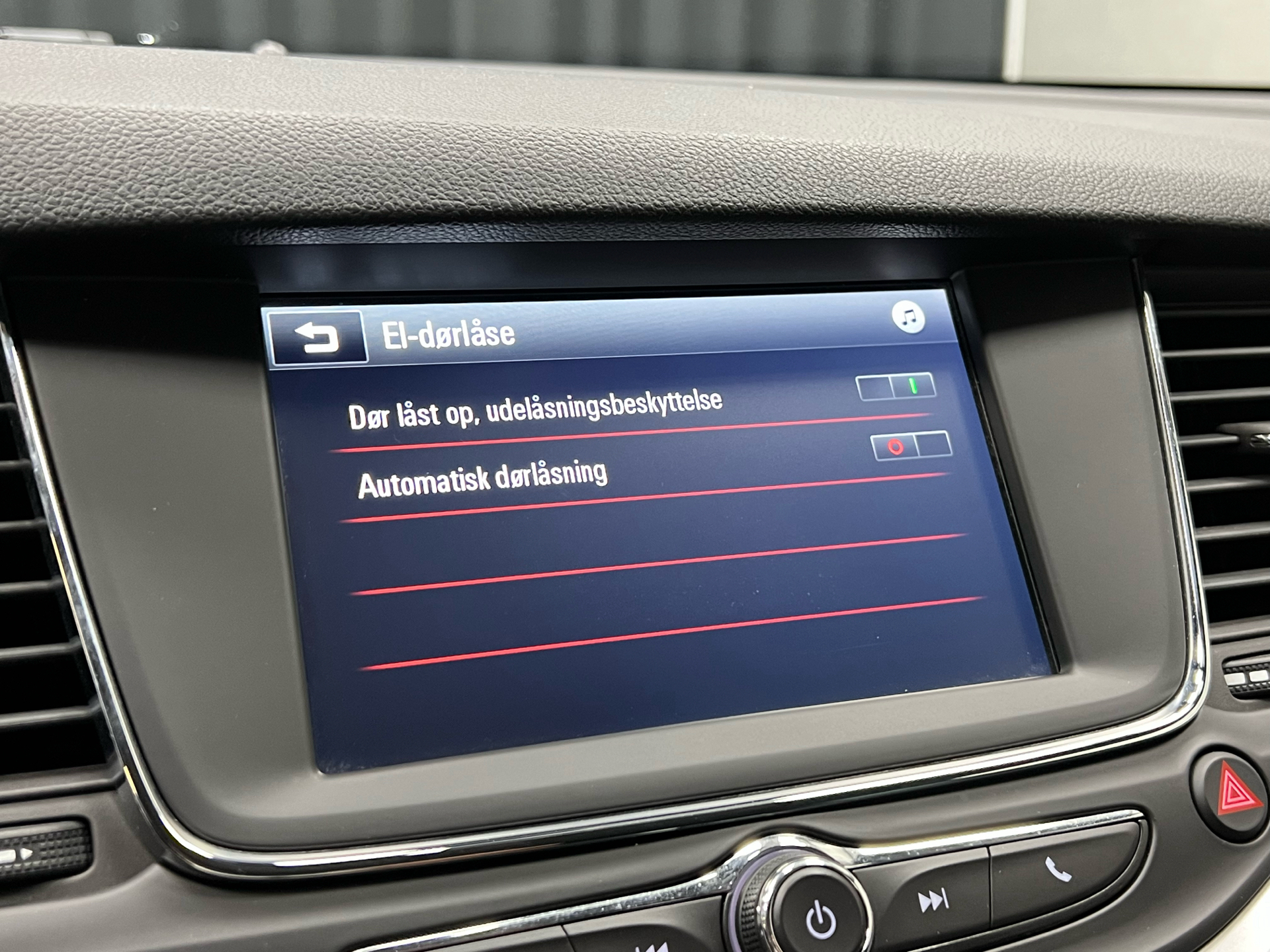 Blå Opel Astra fra 2019