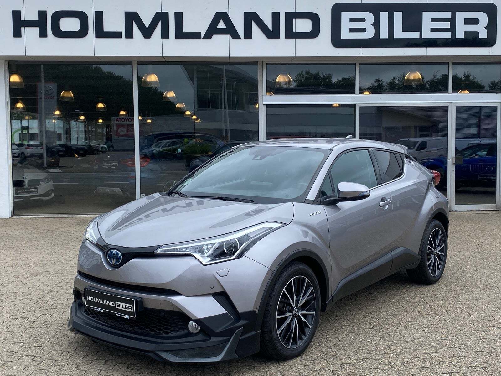 Sølv Toyota C-HR fra 2017