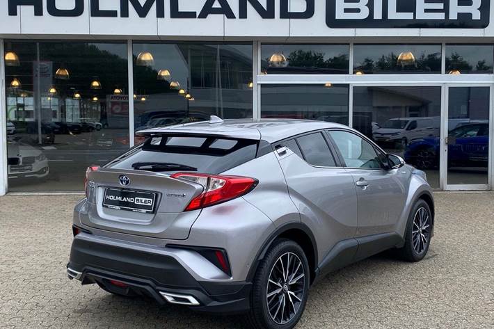 Sølv Toyota C-HR fra 2017