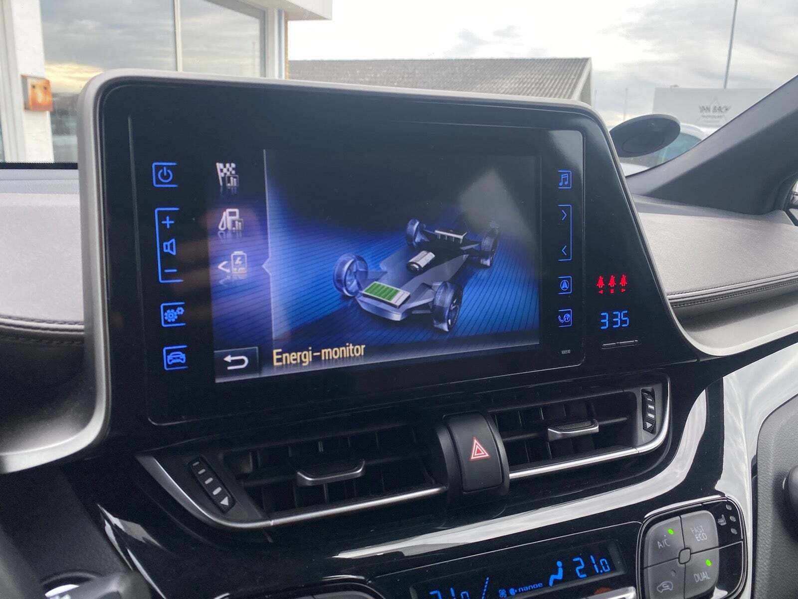 Sølv Toyota C-HR fra 2017