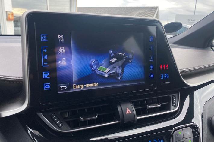Sølv Toyota C-HR fra 2017