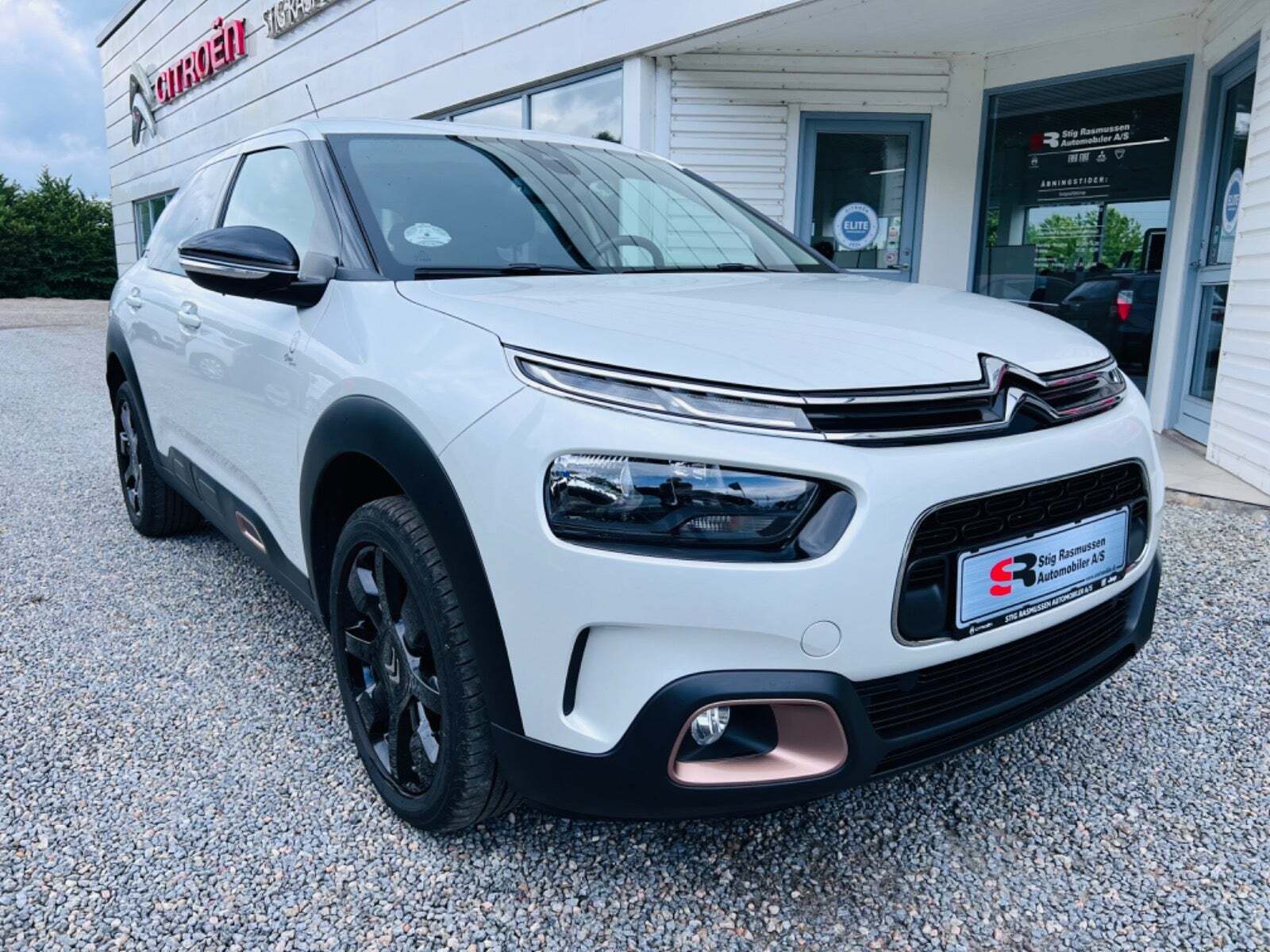 Hvid Citroën C4 Cactus fra 2020 set udefra